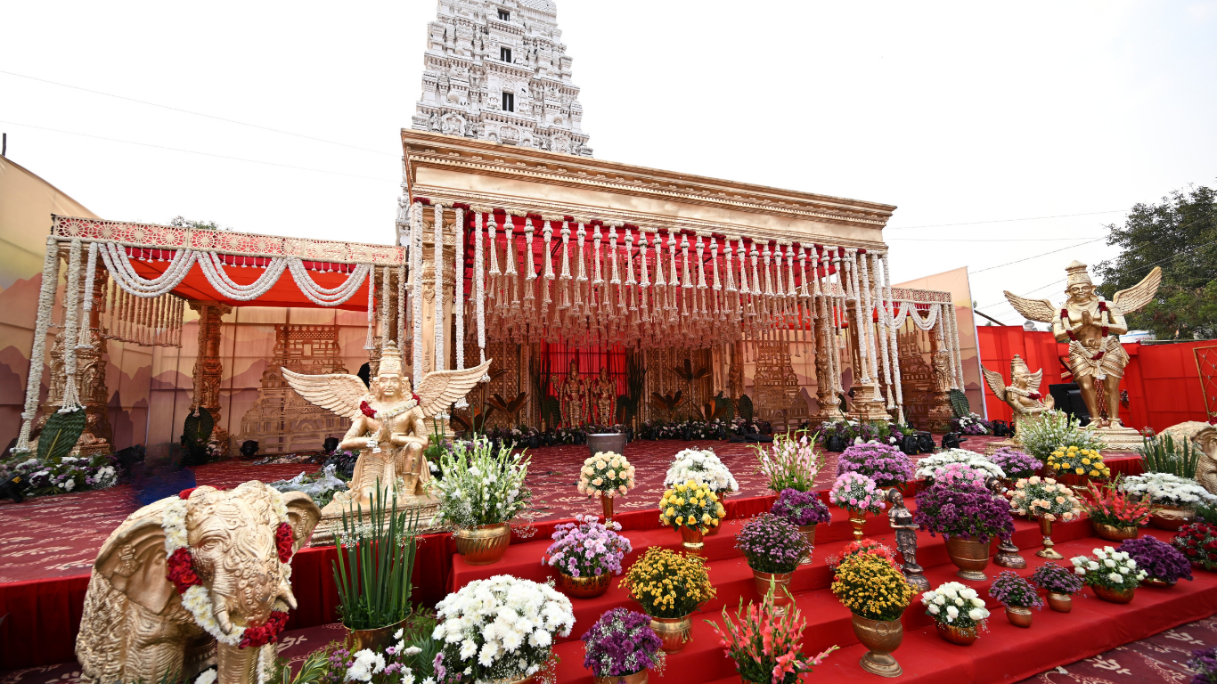 Side view of the full temple wedding decor with floral steps